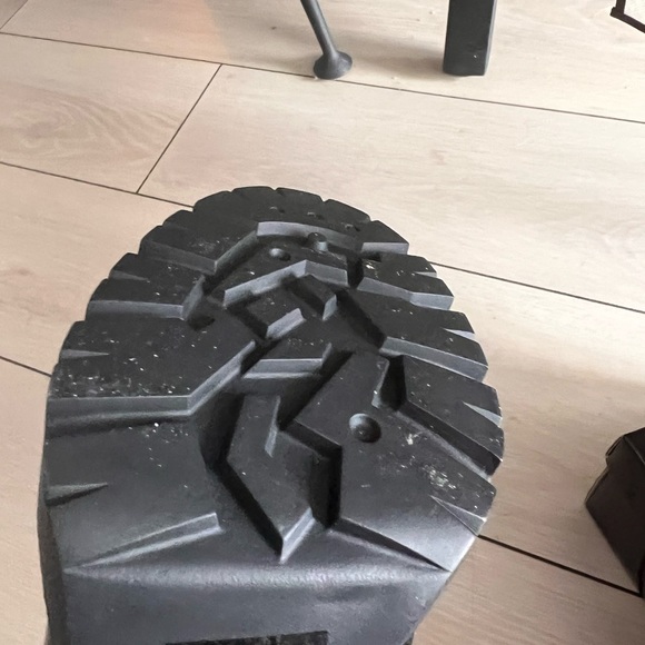 Boots for sell - Picture 2 of 3